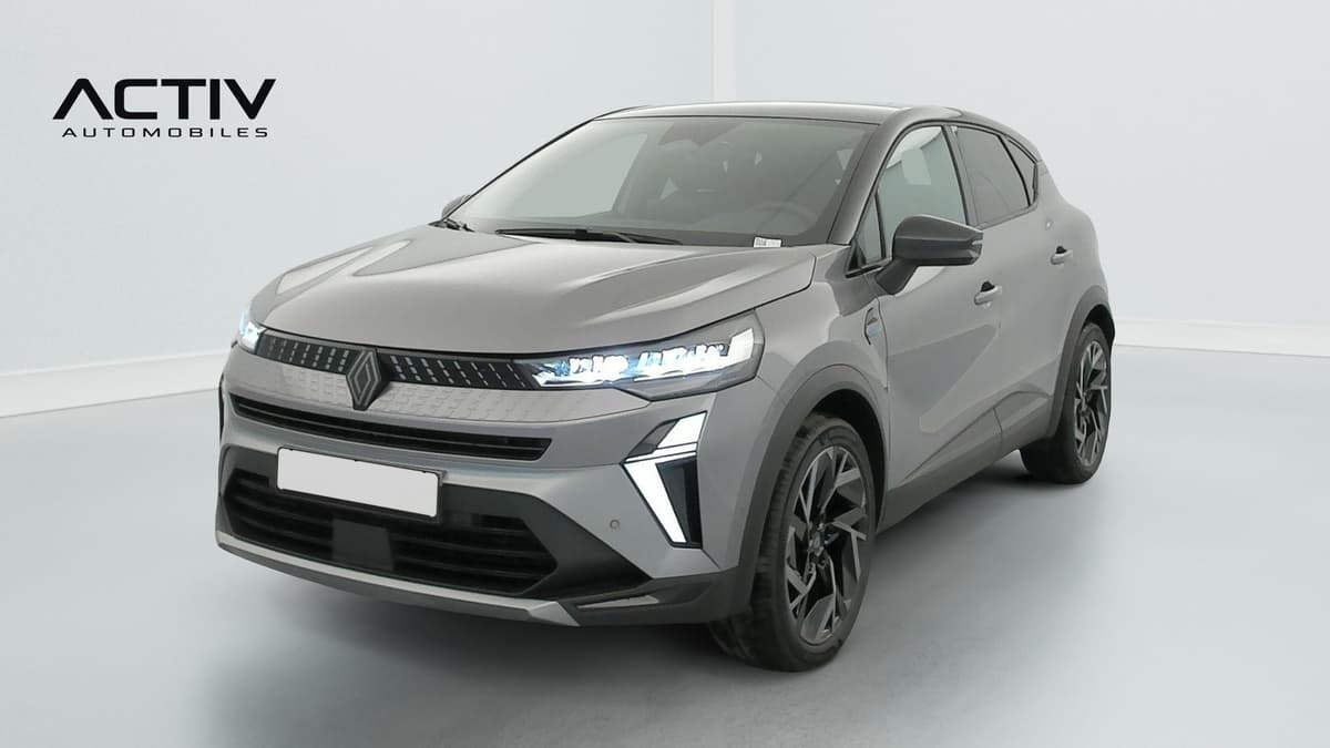 Renault Captur : vue avant trois quarts gauche, gris avec toit noir et jantes aluminium foncées