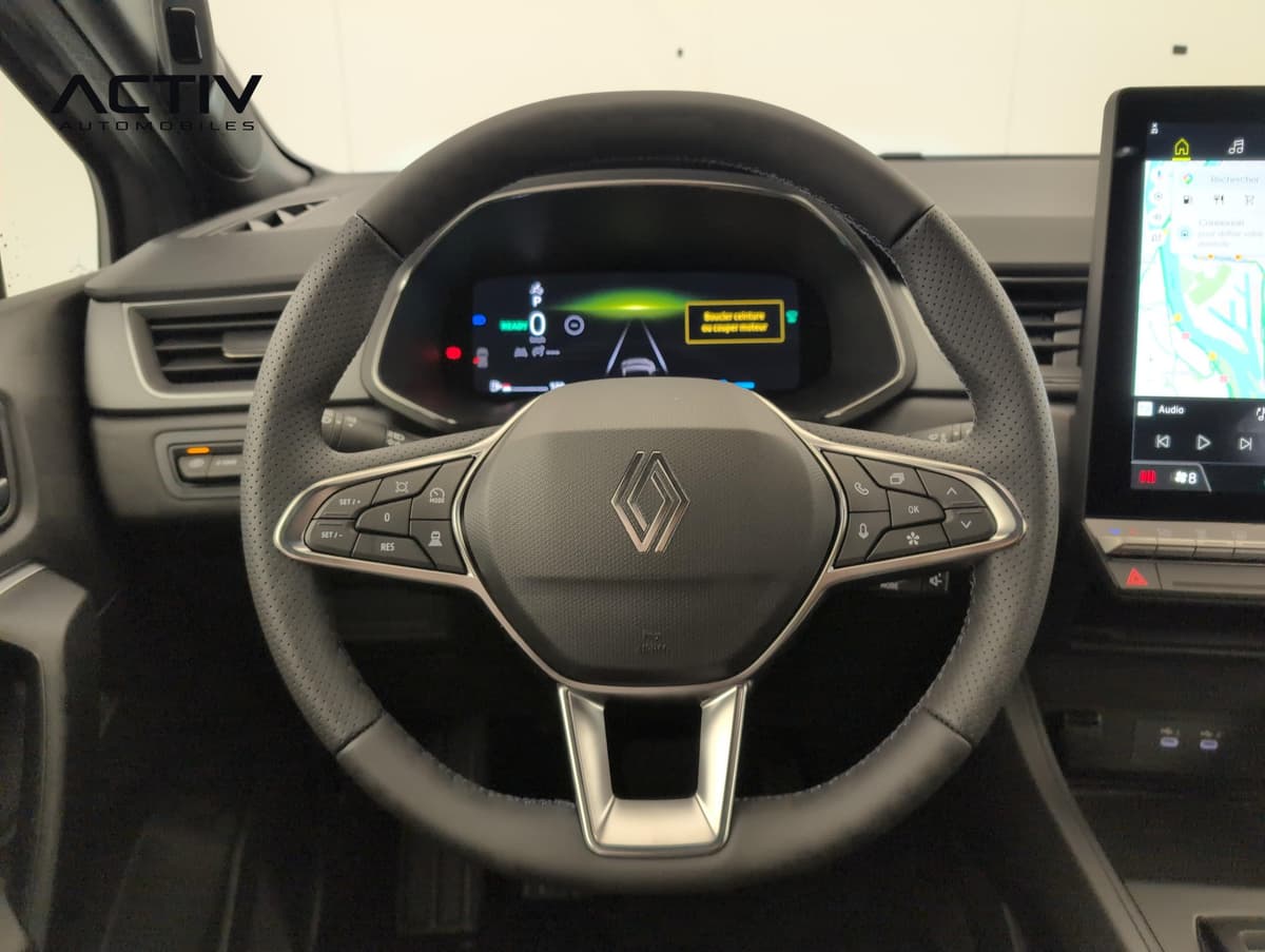 Renault Captur : volant avec commandes au volant et combiné numérique derrière
