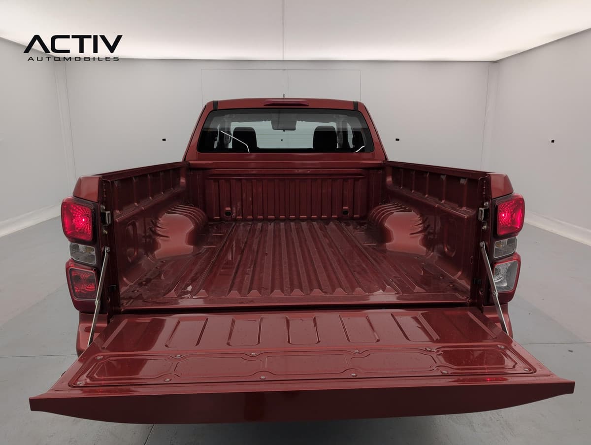 Isuzu D-MAX : plateau de pick-up avec hayon abaissé et fond nervuré