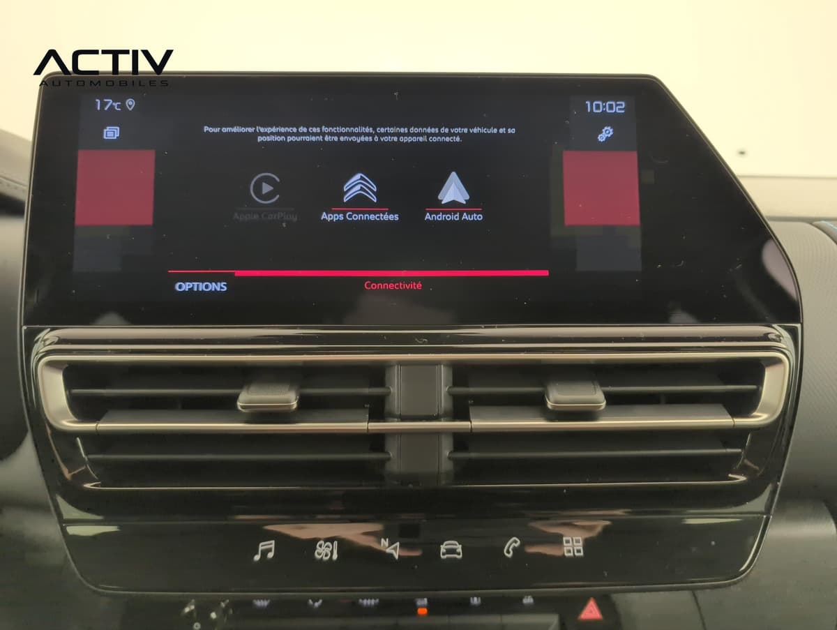 Citroën C5 Aircross : écran tactile central avec menu de connectivité et aérateurs en dessous