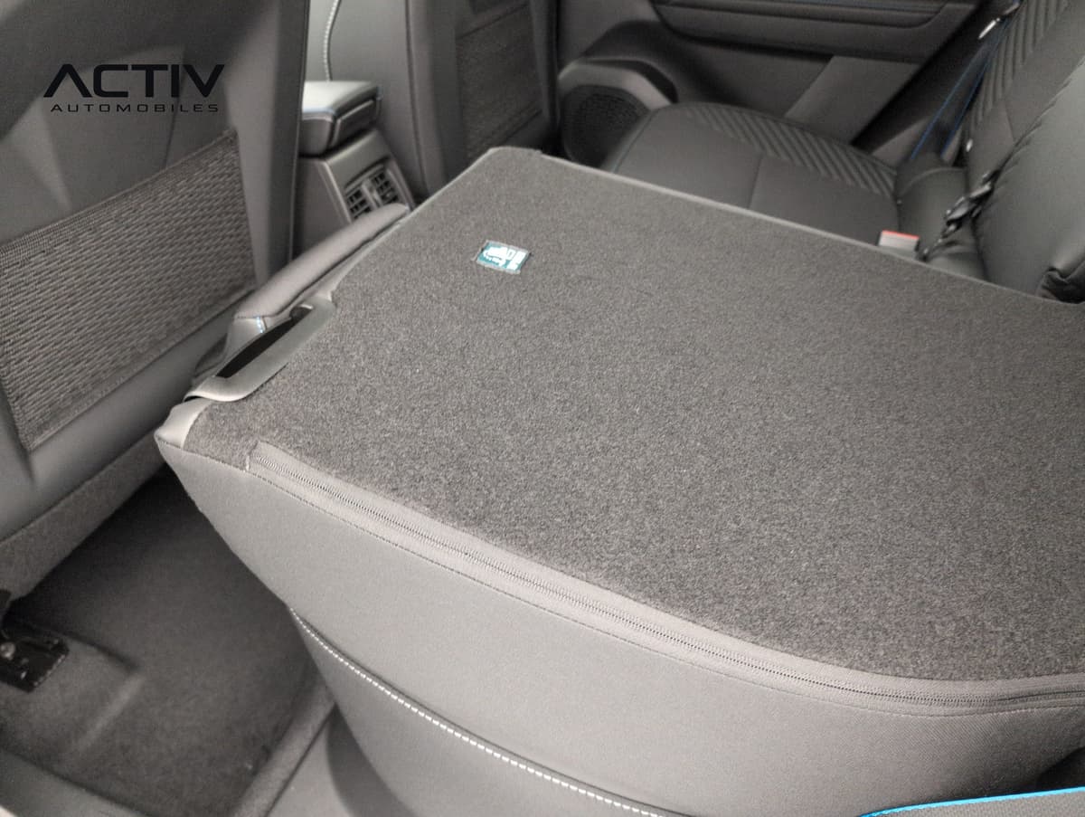 Renault Captur : banquette arrière avec dossier rabattu formant un plancher moquetté