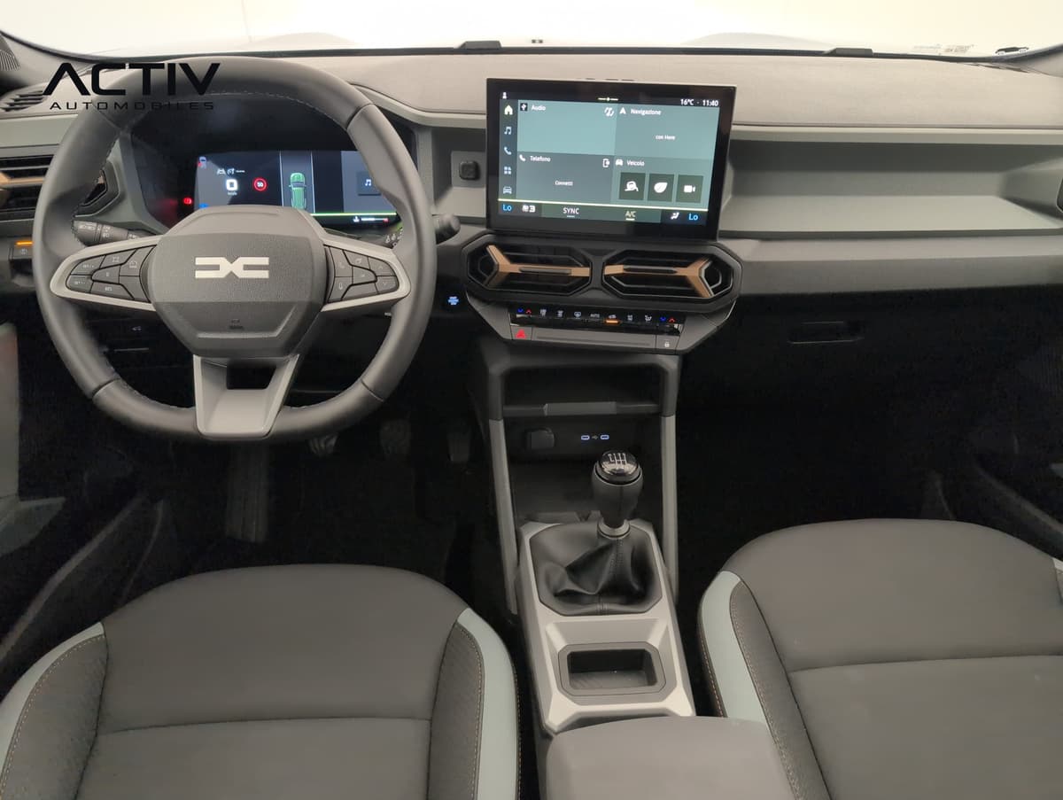 Dacia Bigster : planche de bord avec grand écran tactile et levier de vitesses manuel
