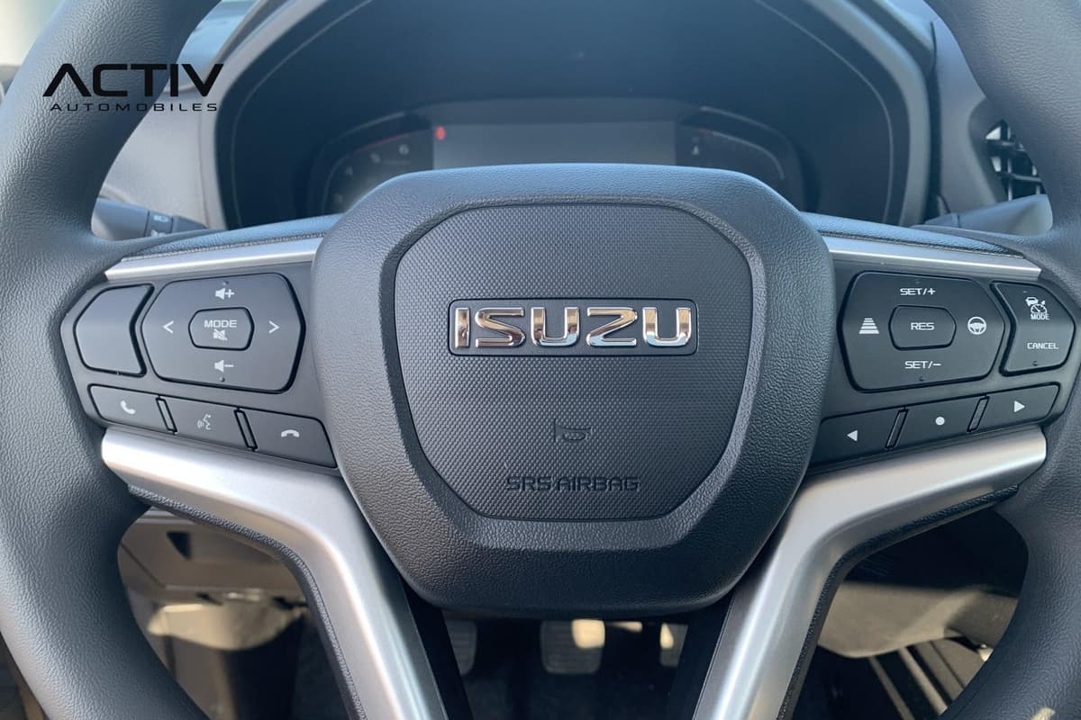Isuzu D-MAX : volant avec commandes au volant et airbag central