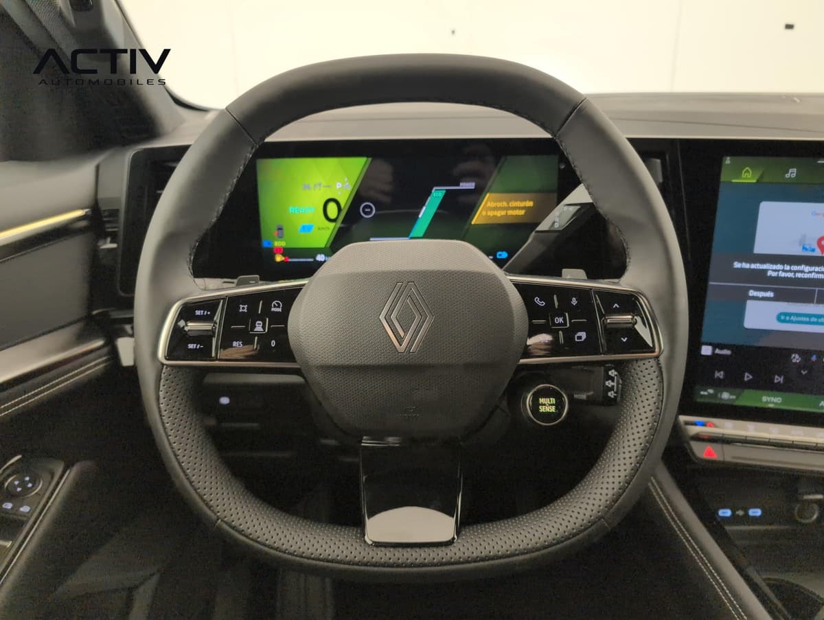 Renault Austral : volant avec commandes au volant, tableau de bord numérique et écran central