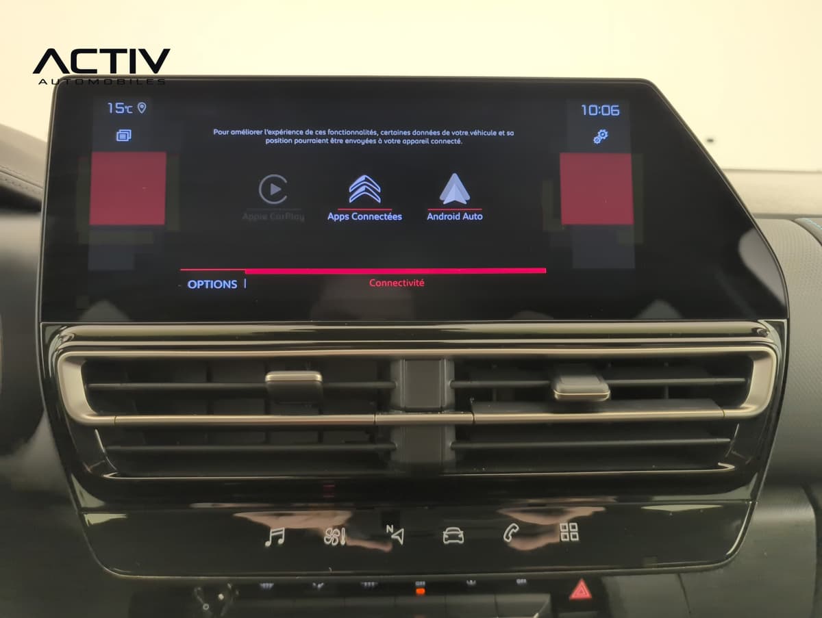 Citroën C5 Aircross : écran central tactile avec menu de connectivité et aérations en dessous
