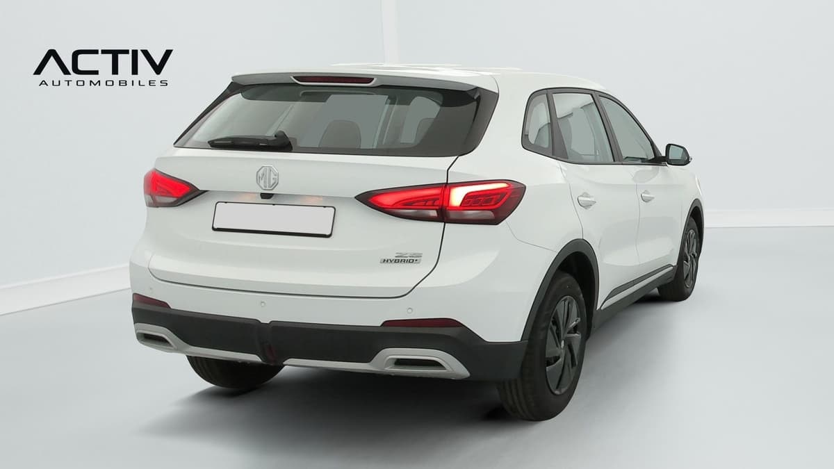 Mg ZS : vue arrière trois quarts droit avec feux à LED et jantes noires