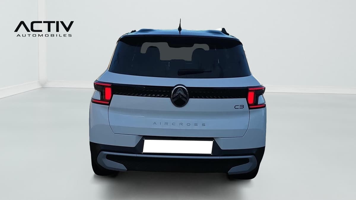 Citroën C3 Aircross : face arrière avec feux à LED, lunette surteintée et toit noir