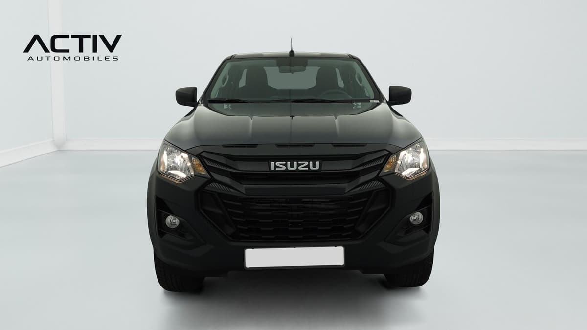 Isuzu D-MAX : face avant avec calandre noire, phares halogènes et antibrouillards