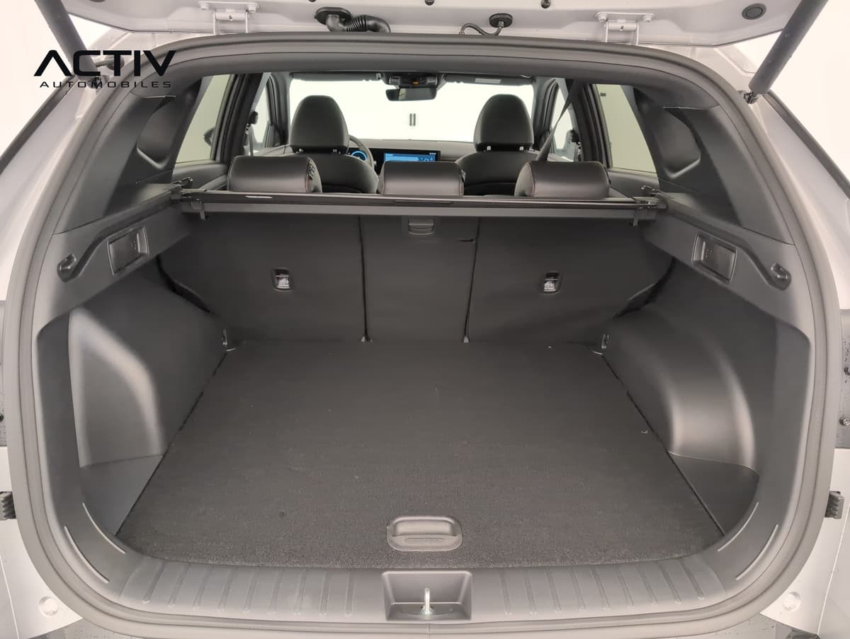 Hyundai Tucson : coffre ouvert avec plancher plat et cache-bagages tendu