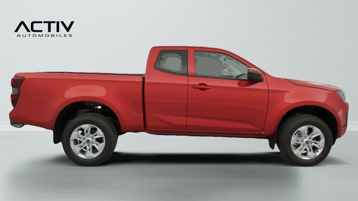 Isuzu D-MAX : profil droit du pick-up avec cabine allongée, jantes alliage et plateau arrière
