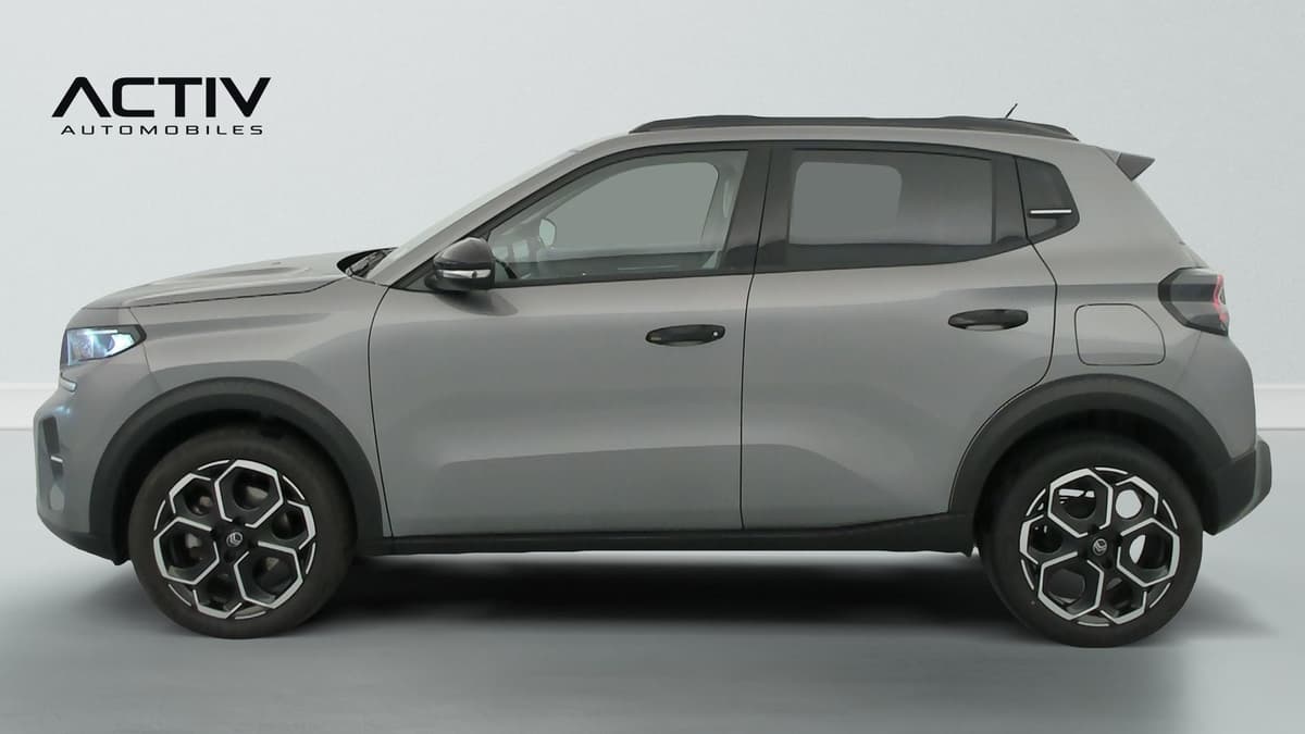 Citroën C3 : profil gauche complet avec jantes alliage diamantées et barres de toit noires