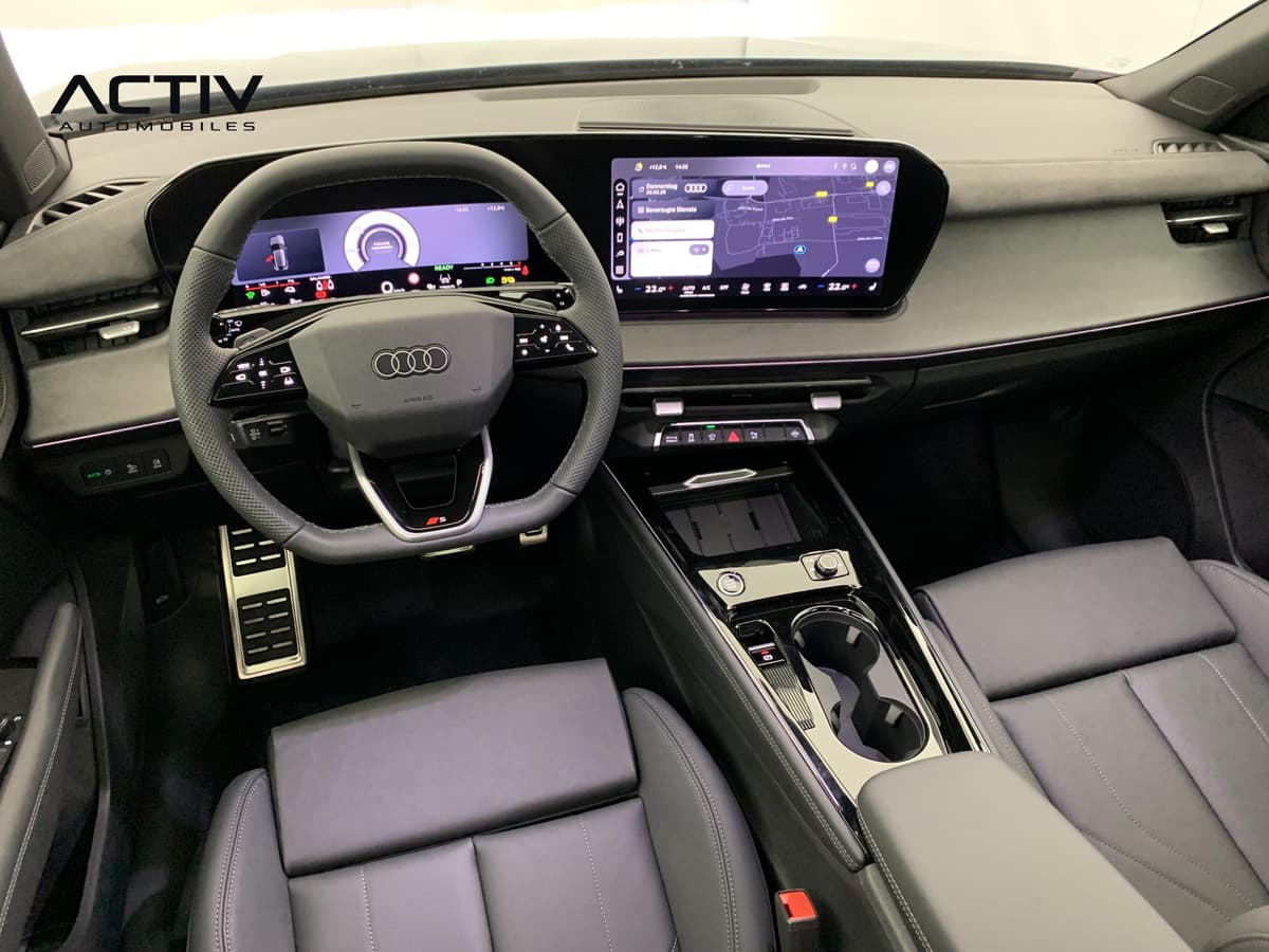 Audi Q3 Sportback Hybride : planche de bord avec combiné numérique, grand écran tactile et volant sport