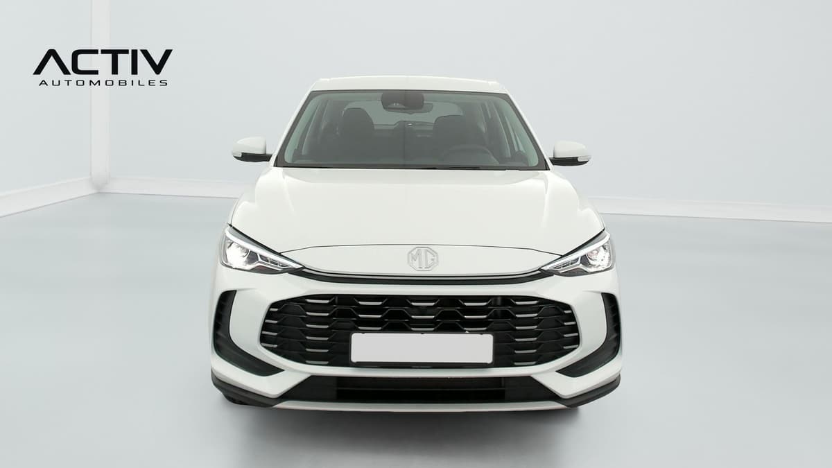 Mg ZS : face avant blanche avec large calandre noire et optiques effilés