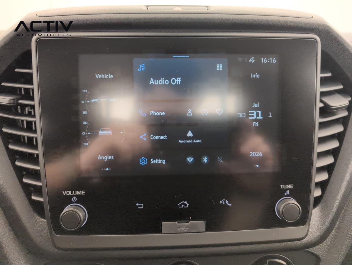 Isuzu D-MAX : écran tactile multimédia avec menu Android Auto, Bluetooth et molettes