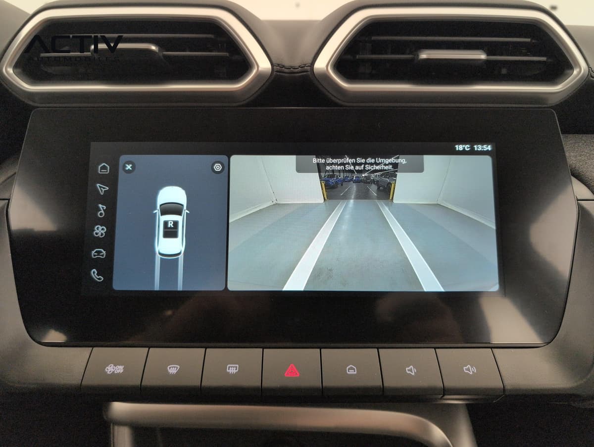 Mg ZS : image de la caméra de recul affichée sur l'écran tactile central