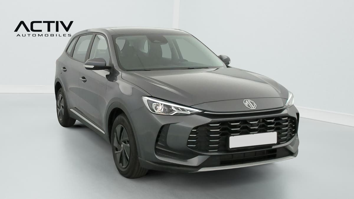 Mg ZS : SUV gris vu de l'avant trois quarts droit, avec jantes noires et calandre à lamelles