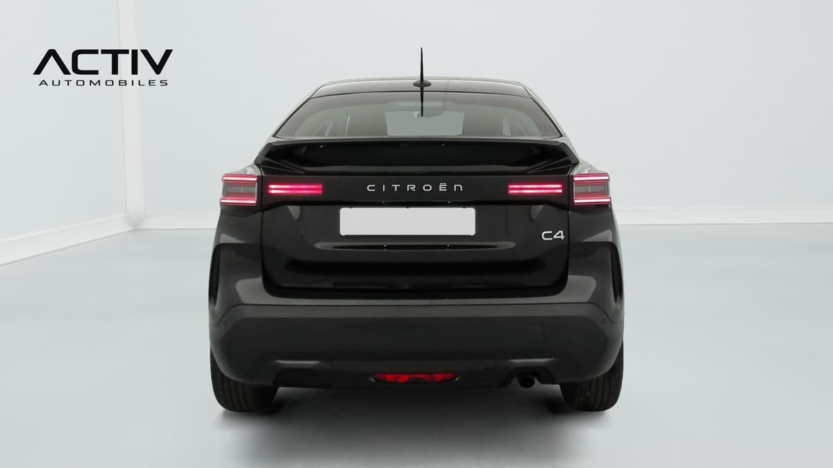 Citroën C4 : face arrière noire avec feux à LED et signature lumineuse