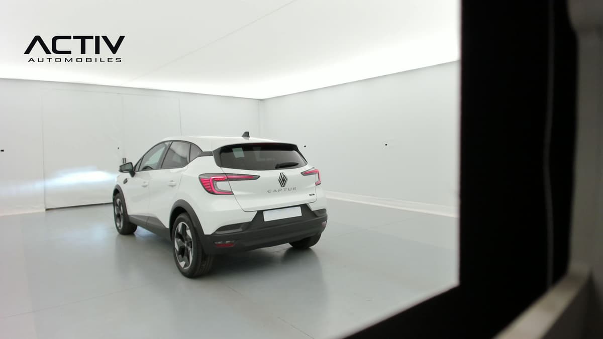 Renault Captur : vue arrière trois quarts gauche avec feux à LED et jantes aluminium