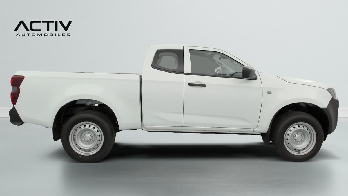 Isuzu D-MAX : profil droit du pick-up blanc avec cabine allongée et plateau