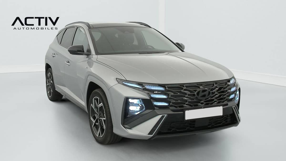 Hyundai Tucson : vue avant trois quarts droit avec feux avant à LED et jantes alliage