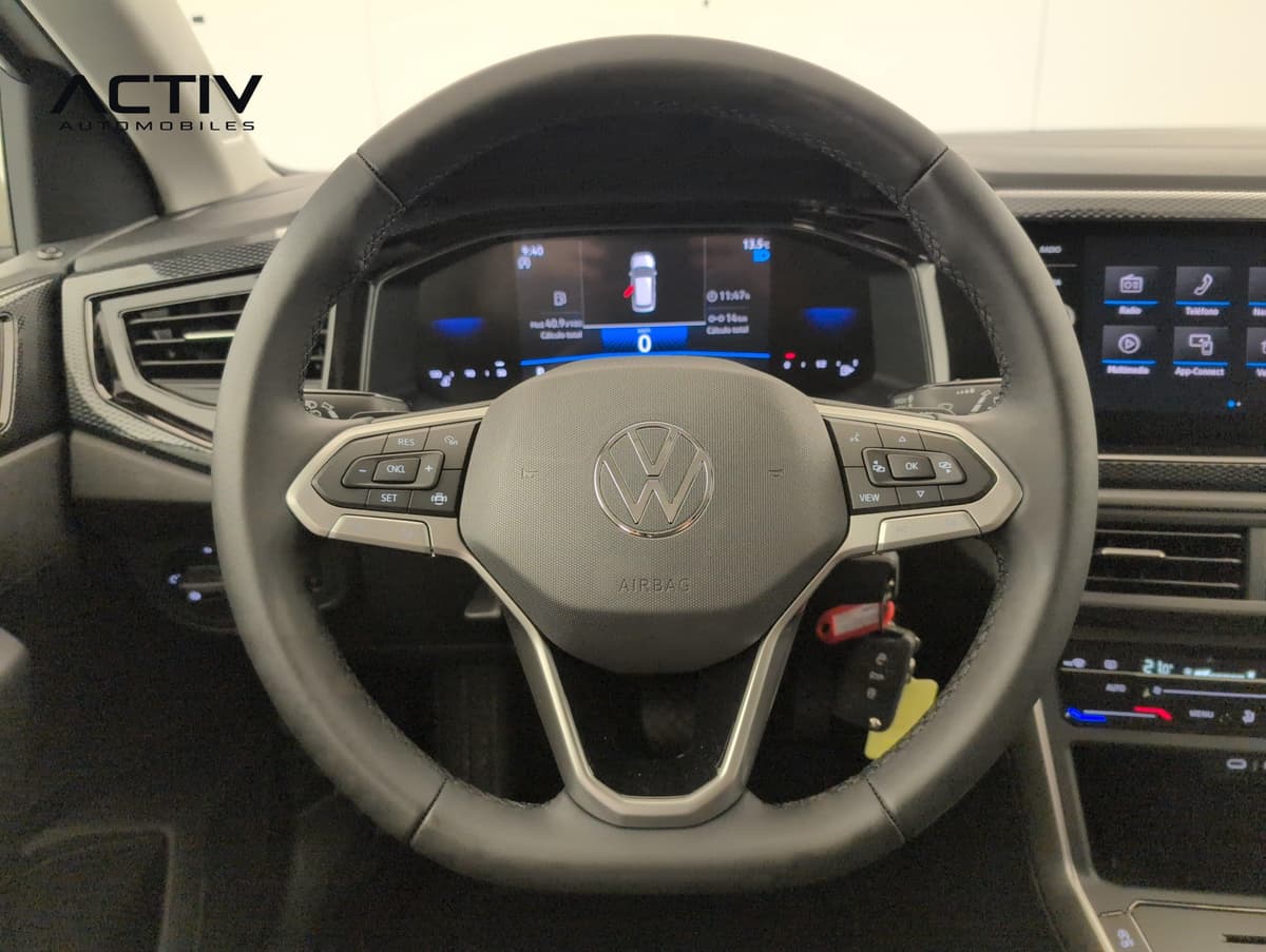 Volkswagen Polo : volant multifonctions avec combiné d'instruments digital derrière