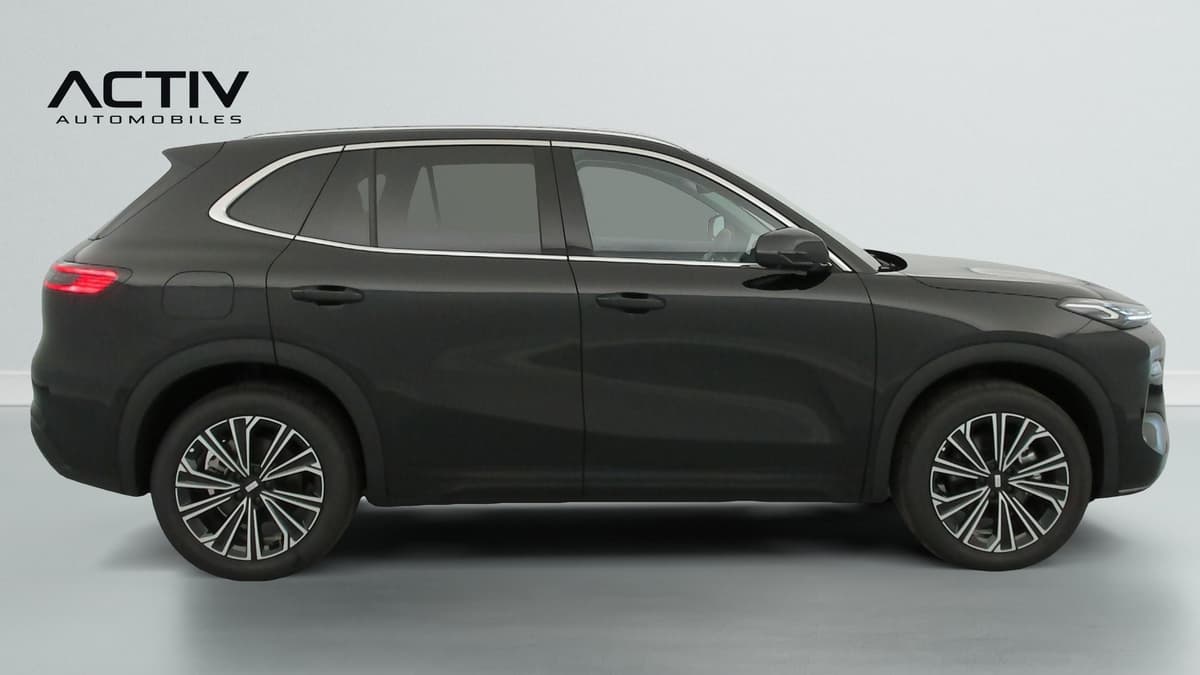 Geely Starray : profil droit du SUV noir avec jantes alliage bicolores et vitres teintées