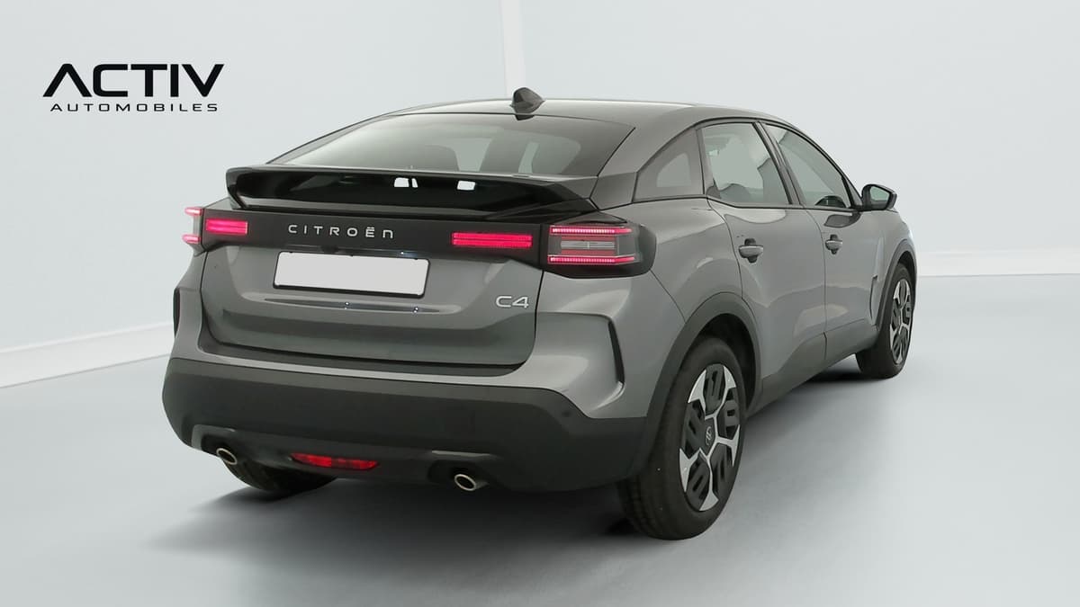 Citroën C4 : vue arrière trois quarts droit avec feux à LED et enjoliveurs bicolores