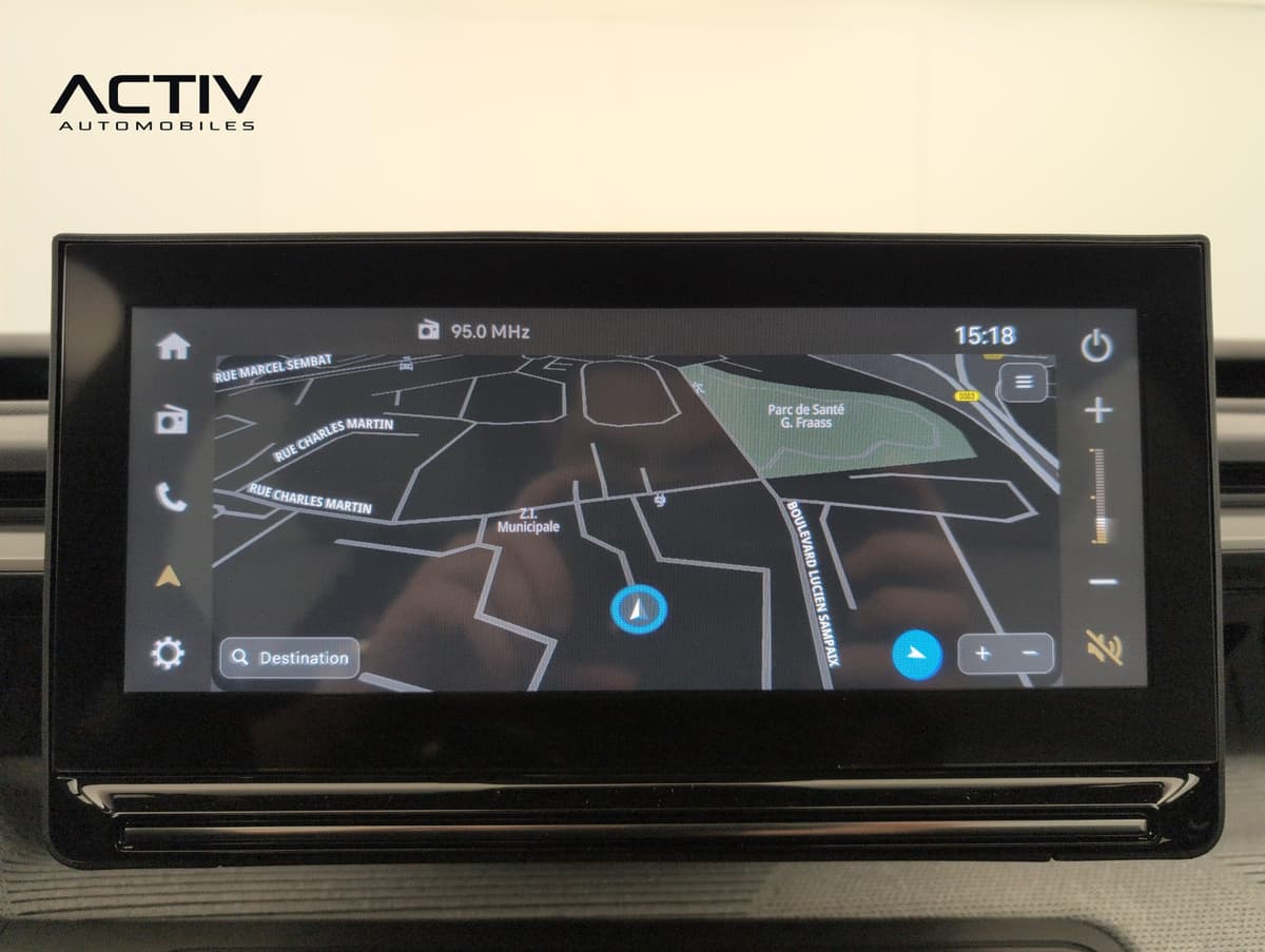 Citroën C3 Aircross : écran central tactile affichant la navigation cartographique