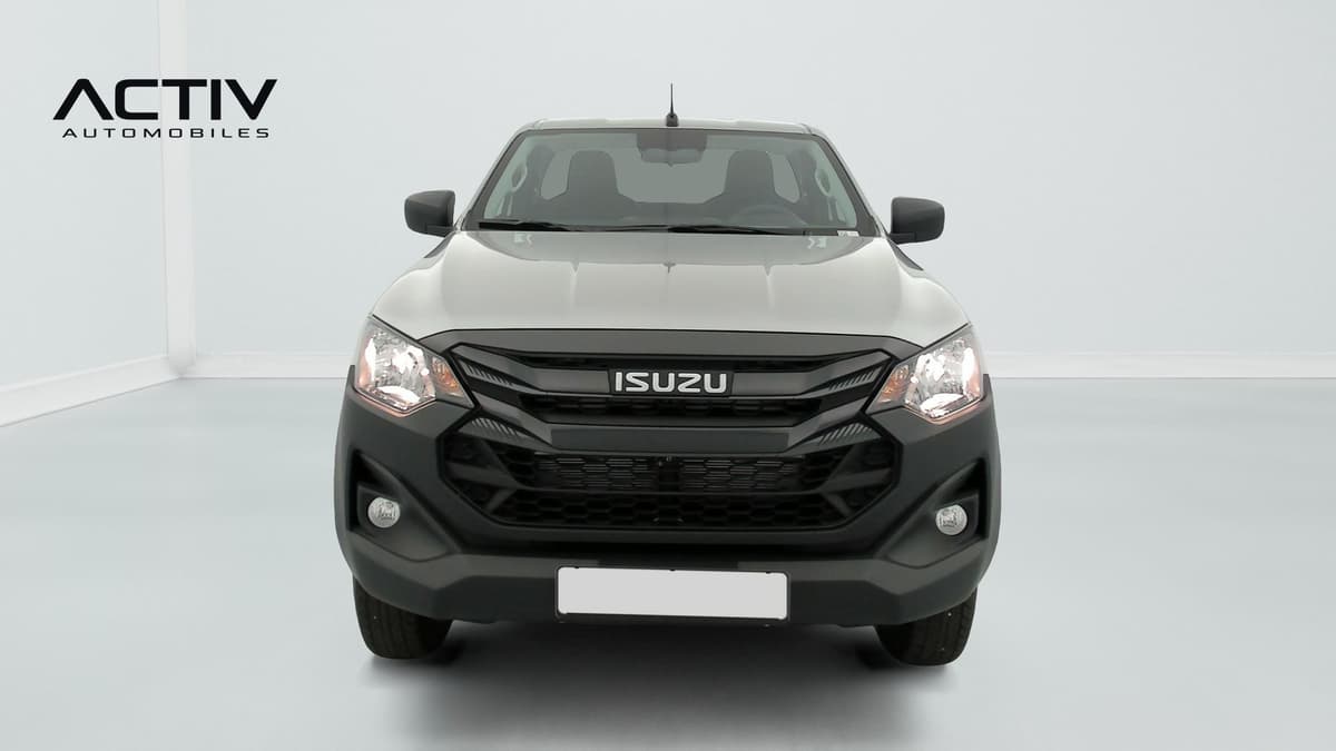 Isuzu D-MAX : face avant avec calandre noire, phares halogènes et antibrouillards