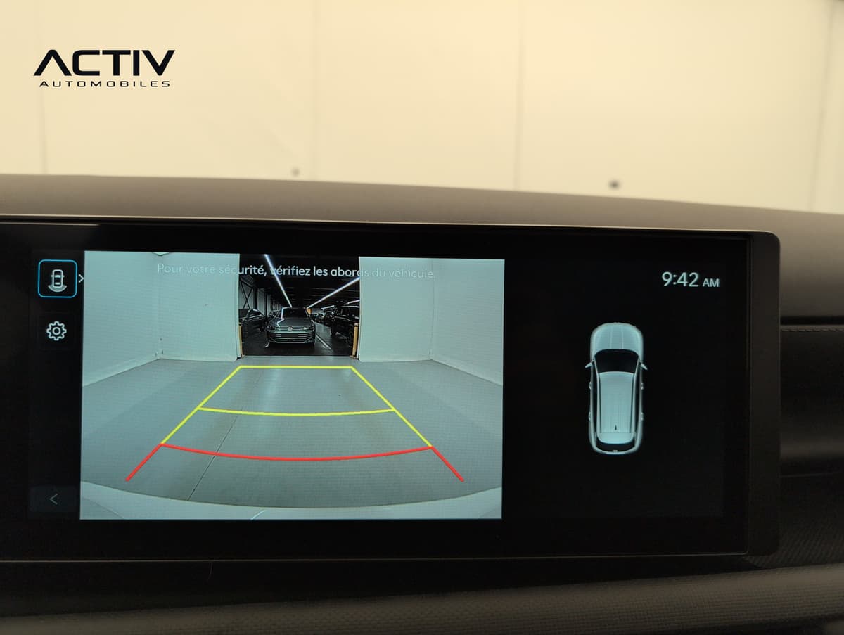 Hyundai Tucson : image de la caméra de recul avec lignes de guidage sur l'écran tactile