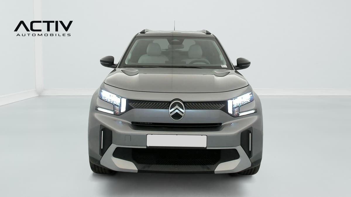 Citroën C3 Aircross : face avant grise avec projecteurs LED, toit noir et rétroviseurs noirs