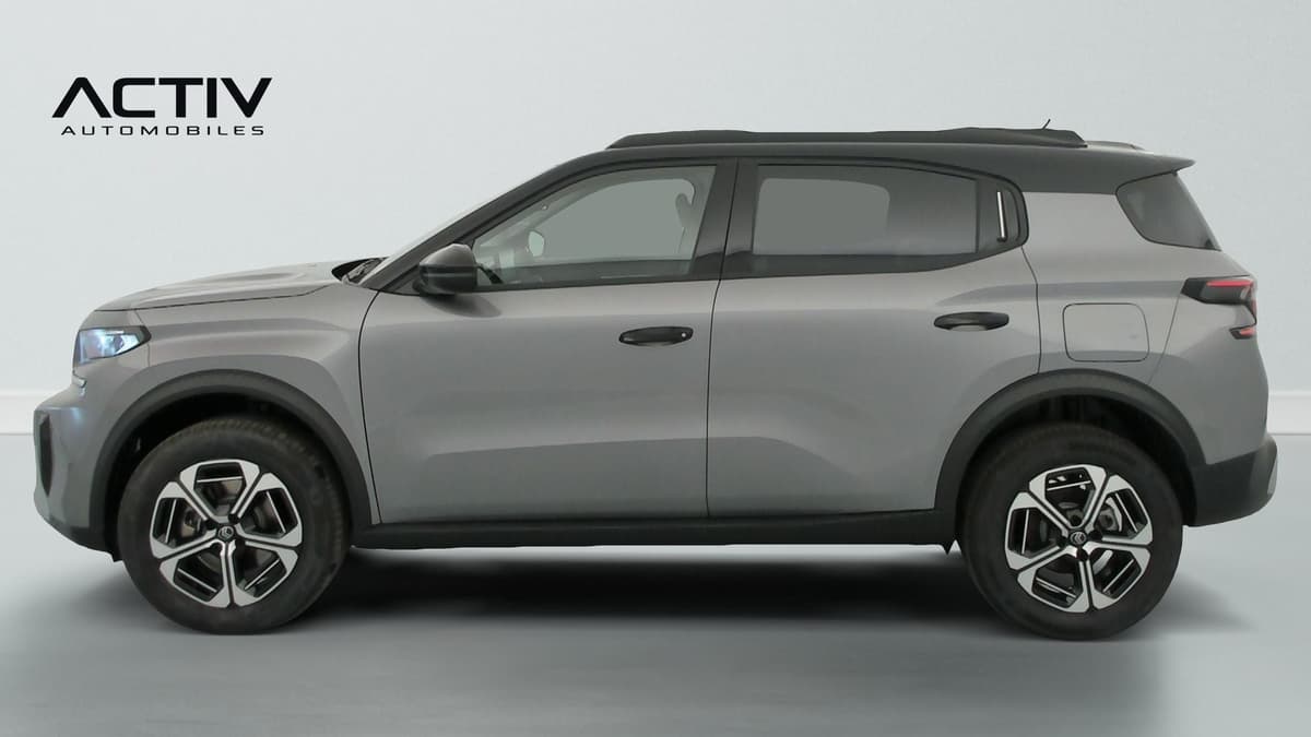 Citroën C3 Aircross : profil gauche gris avec toit noir, jantes alliage diamantées et élargisseurs d'ailes