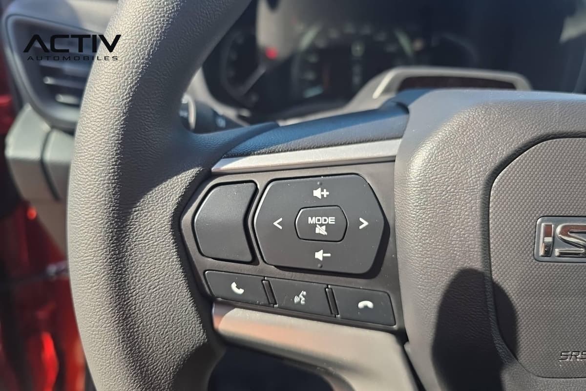 Isuzu D-MAX : commandes au volant pour le volume, le téléphone et la commande vocale