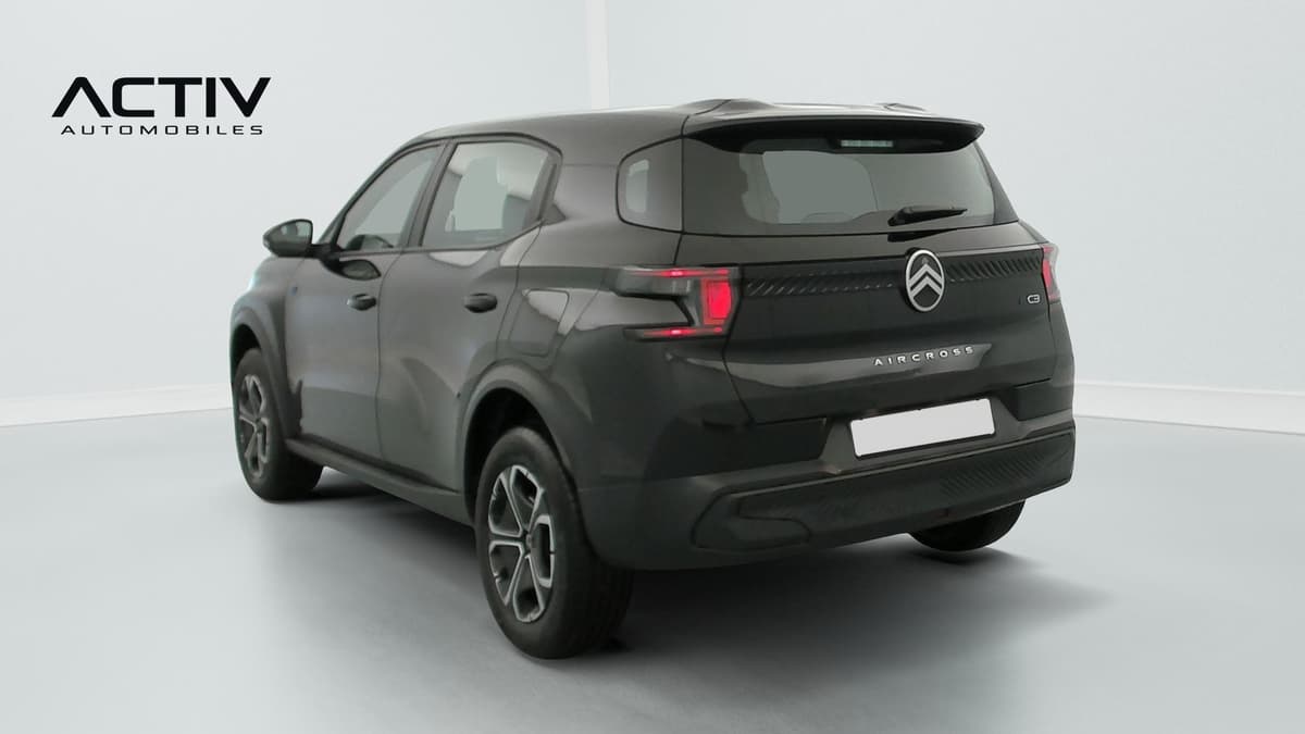 Citroën E-C3 Aircross : vue arrière trois quarts gauche avec feux arrière et enjoliveurs aérodynamiques