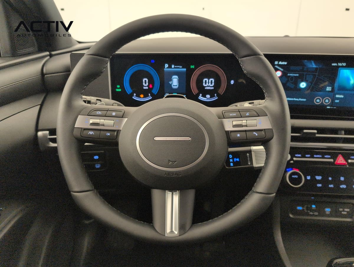Hyundai Tucson : volant gainé de cuir avec commandes au volant et combiné numérique