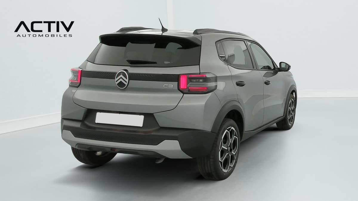 Citroën C3 : vue arrière trois quarts droit avec feux à LED, jantes alliage et barres de toit