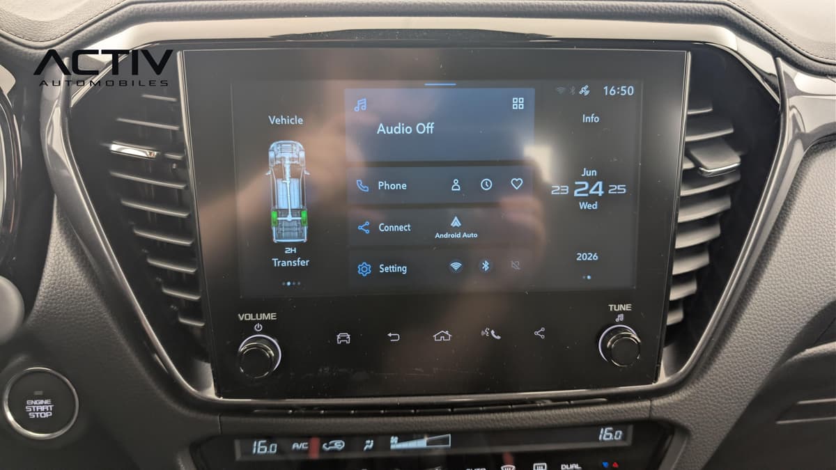 Isuzu D-MAX : écran tactile central avec Android Auto, entouré des aérateurs et de boutons