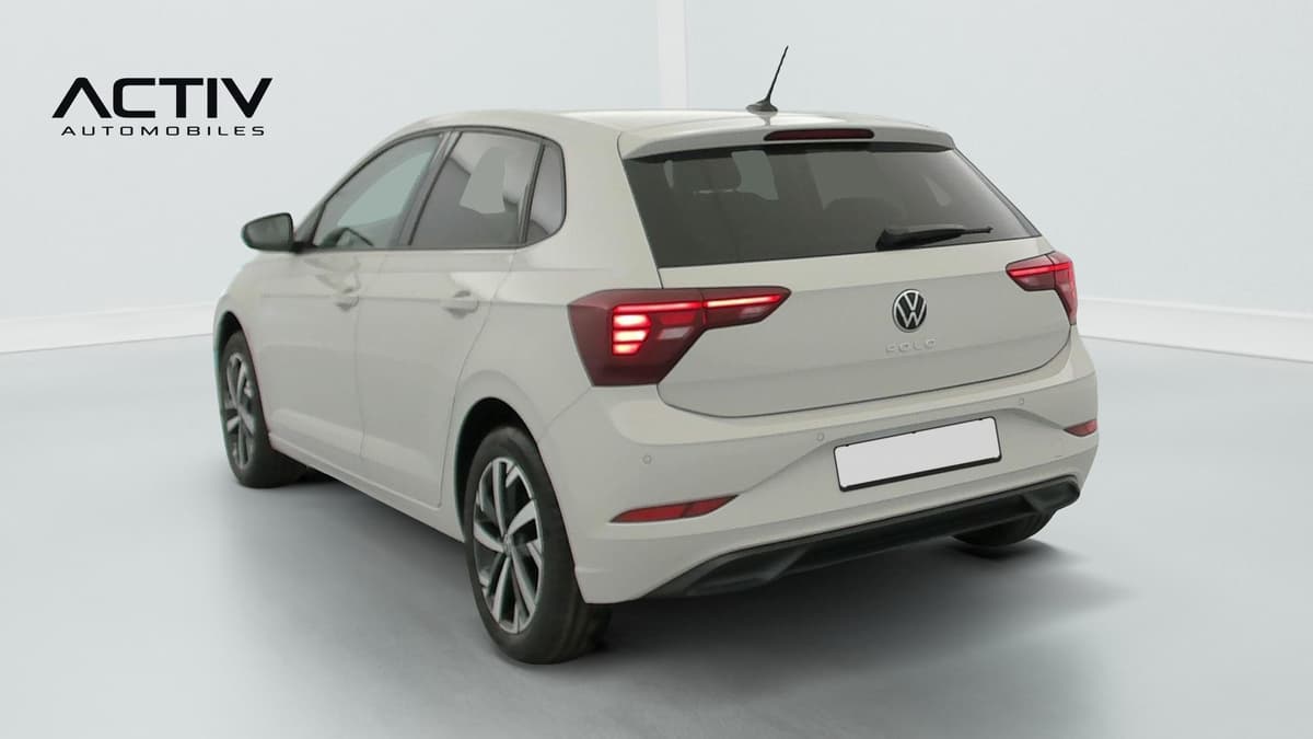 Volkswagen Polo : arrière trois quarts gauche avec feux à LED et antenne de toit