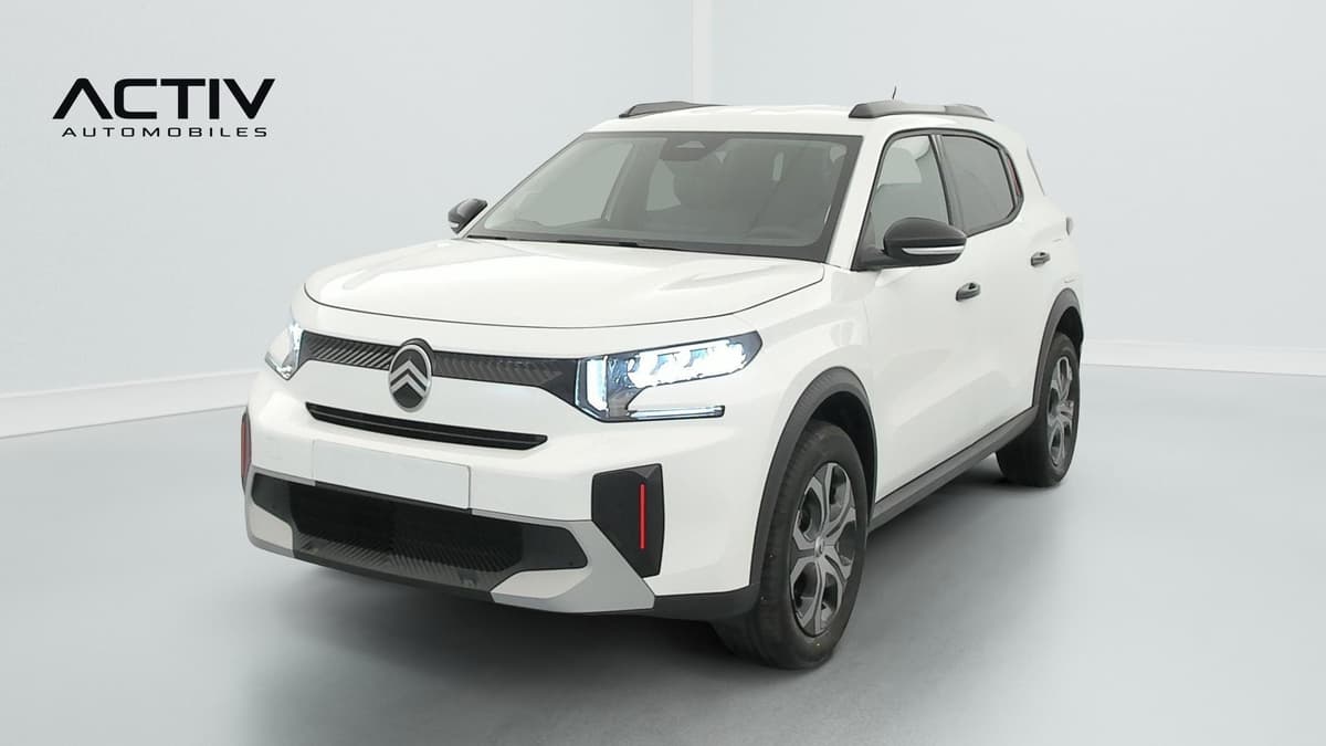 Citroën C3 Aircross : vue avant trois quarts droit du SUV blanc avec projecteurs allumés