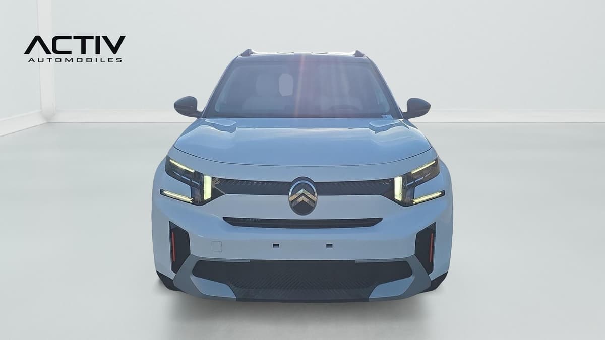 Citroën C3 Aircross : face avant blanche avec projecteurs LED et rétroviseurs noirs