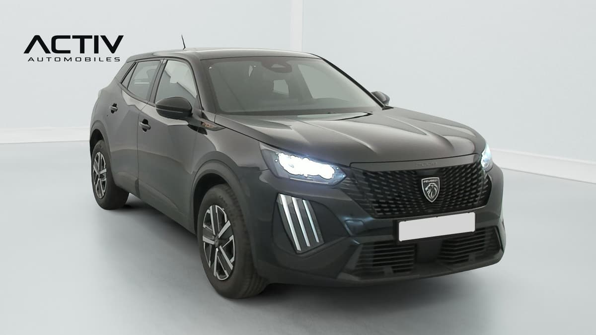 Peugeot 2008 : vue avant trois quarts gauche, noire, avec projecteurs LED et jantes