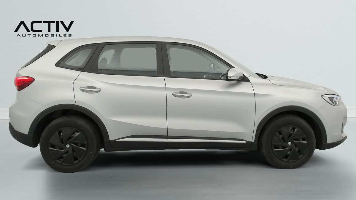 Mg ZS : profil droit du SUV argent avec jantes acier et enjoliveurs noirs