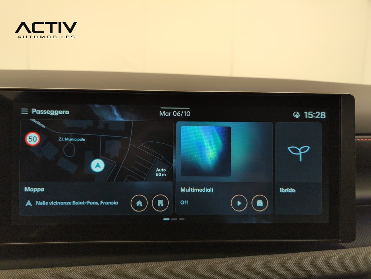 Hyundai Tucson : écran tactile central large avec carte de navigation et menu multimédia
