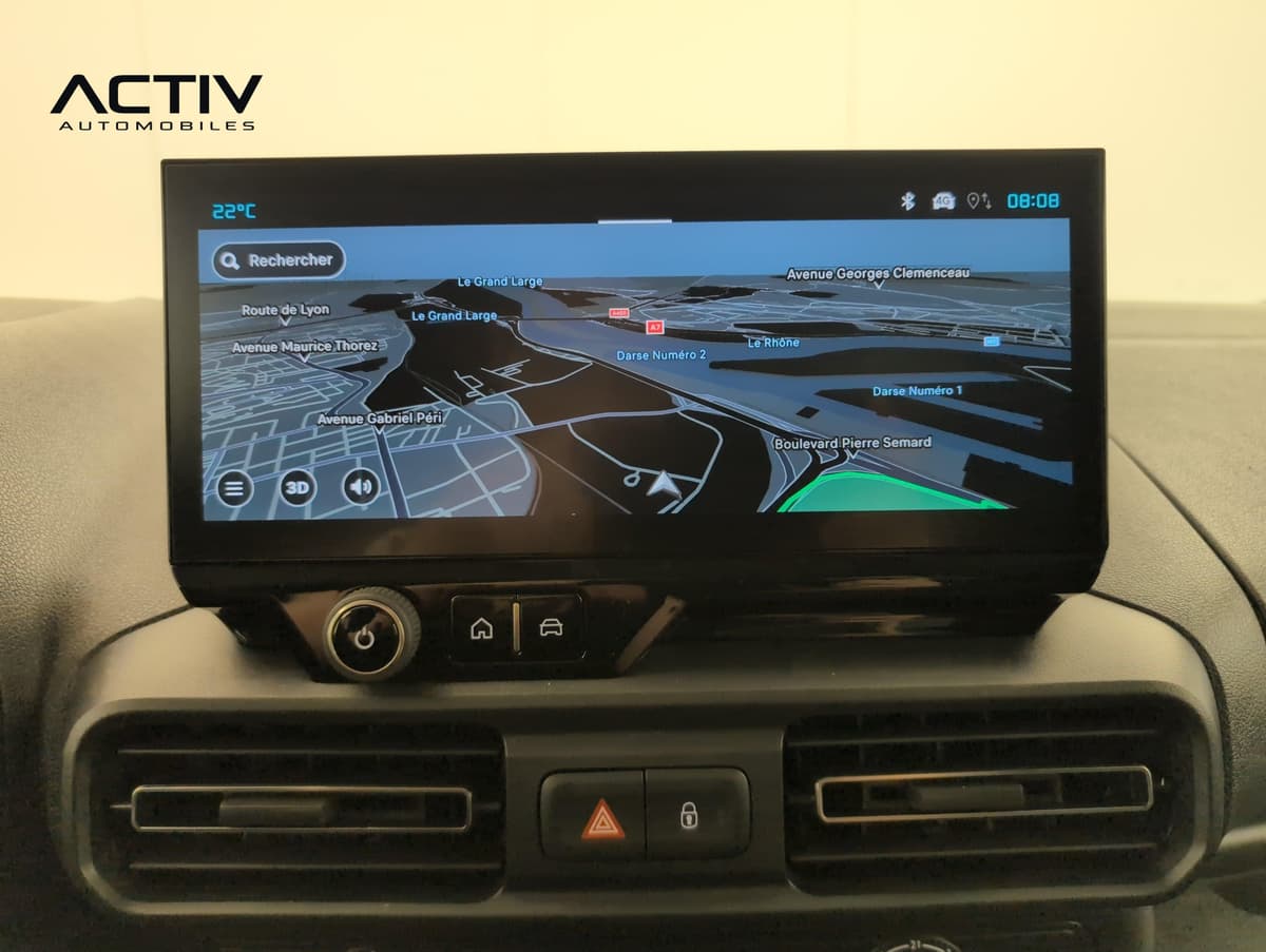 Citroën Berlingo Van : écran central tactile avec navigation cartographique et aérateurs en dessous