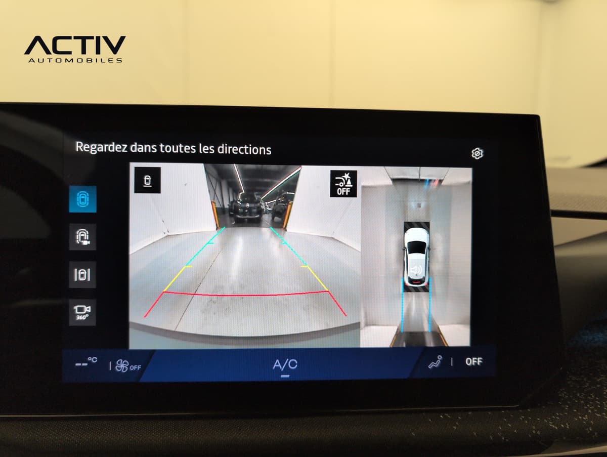 Renault Clio 6 : image de la caméra de recul avec vue du dessus sur l'écran central