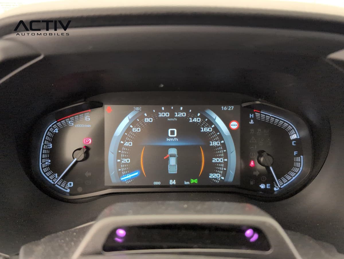 Isuzu D-MAX : combiné d'instruments avec compteur central et témoins allumés