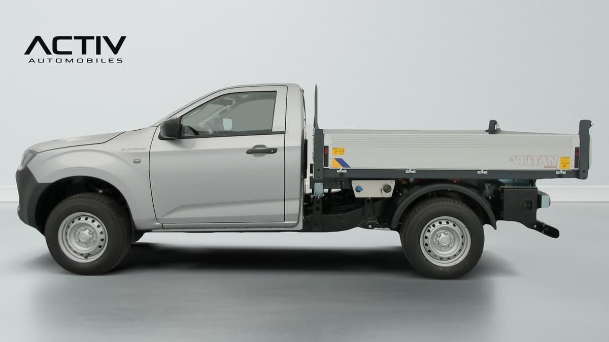 Isuzu D-MAX : profil gauche d'un pick-up simple cabine gris avec benne basculante en aluminium