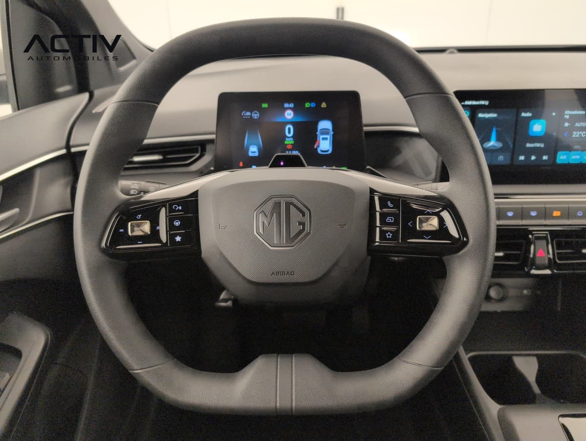 Mg MG3 : volant méplat avec commandes au volant et combiné d'instruments numérique