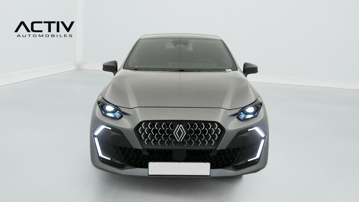 Renault Clio 6 : face avant grise avec calandre en losanges et feux de jour lumineux