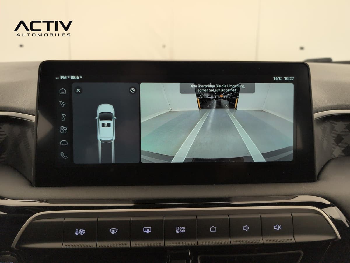 Mg MG3 : écran tactile affichant l'image de la caméra de recul avec vue du véhicule